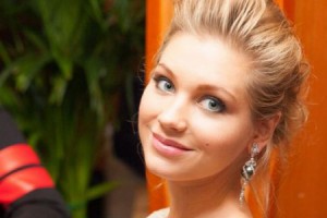 Кристина Асмус продолжает работать даже на последних сроках беременности Кристина Асмус продолжает работать даже на последних сроках беременности