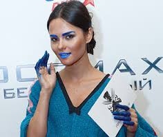 Катя Ли стала синего цвета Катя Ли стала синего цвета
