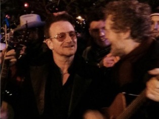 Руководитель U2 Боно примет участие в благотворительном концерте Руководитель U2 Боно примет участие в благотворительном концерте